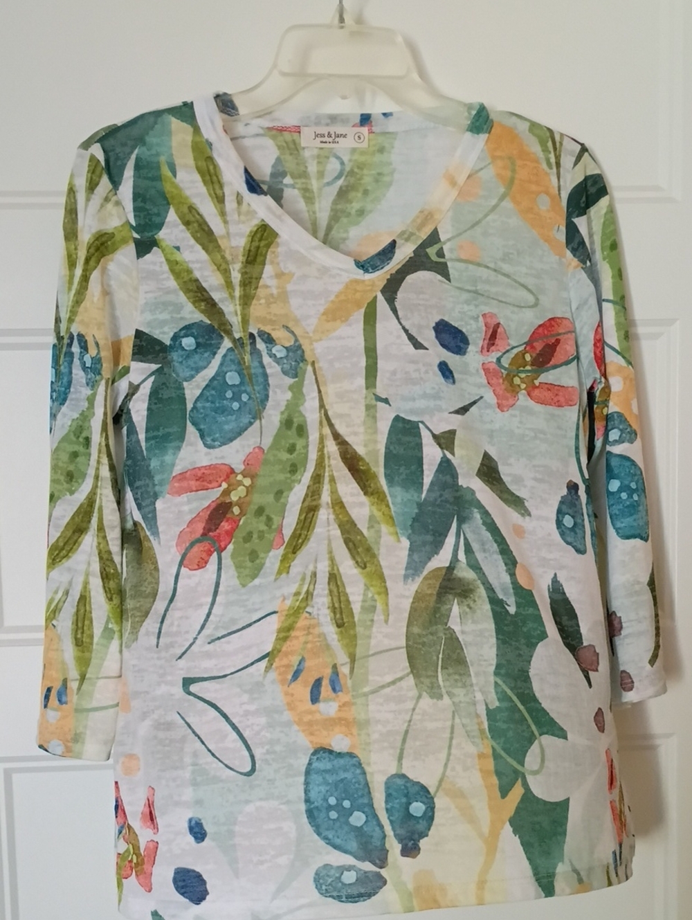 Jess & Jane Floral V-Neck Top - NWOT